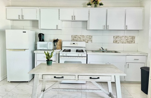 Belair Estates Apartment | Cozy 1-bedroom apartment with AC and WiFi in delightful Nassau