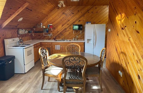 Burton Apartment | Cozy 1-bedroom apartment in charming Burton 9 minutes from ROUND TOP!