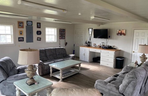 Burton Apartment | Cozy 1-bedroom apartment in charming Burton 9 minutes from ROUND TOP!