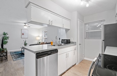 Highland Apartment | Cozy 1 Bedroom Apt in Highland Austin 3372