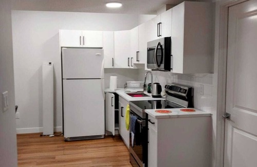 West Edmonton Apartment | Cozy 1-bedroom Bmt aptnIn Stillwater-Estate Side entrance, free parking,WiFi, AC
