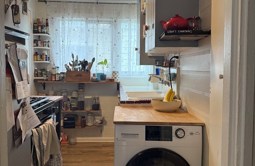 Hermosa Beach Cottage | Cozy 1-bedroom cottage in Hermosa Beach with WiFi
