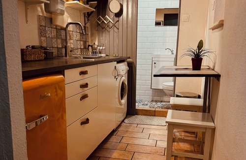 Erzsebetvaros Condo | Cozy 1-bedroom condo in enjoyable Budapest with WiFi