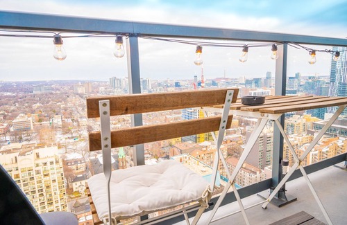 Church and Wellesley Condo | Cozy 1-bedroom condo in Toronto with WiFi, fitness, Pool, Hot Tub, Steam & Sauna