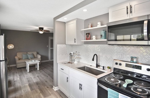 Biggar Condo | Cozy 1-bedroom condo with AC in Fort Myers. Private Lanai. Onsite W/D.