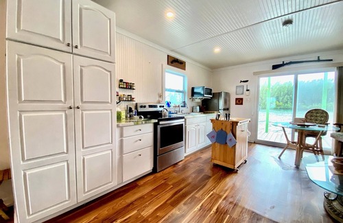 Key West Boat Rental | Cozy 1 Bedroom Green Flash Houseboat @ the Perry Marina with WiFi, AC