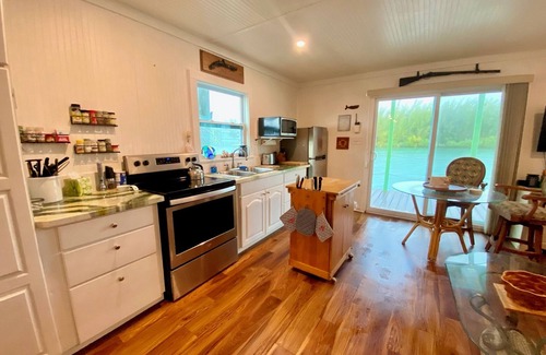 Key West Boat Rental | Cozy 1 Bedroom Green Flash Houseboat @ the Perry Marina with WiFi, AC