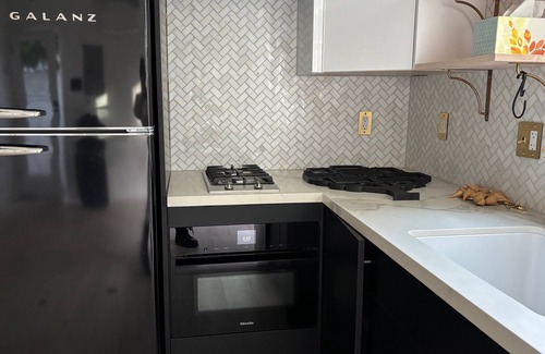 Suburban Park - Lorelei Manor - Flood Park Triangle House | Cozy 1-bedroom/studio with AC, WiFi 5 min from Palo Alto in Menlo Park