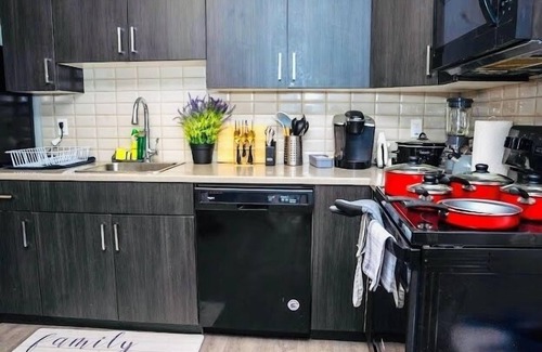 West Edmonton House | Cozy 1-bedroom suite close to West Edmonton Mall