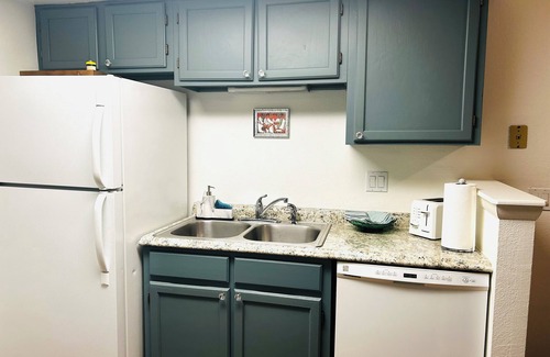 Aurora Apartment | Cozy 1-bedroom with AC and WiFi in charming Aurora