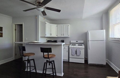 Rockford Apartment | Cozy 1-bedroom with AC, fitness room, WiFi , Laundy in a great building