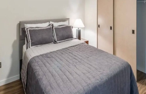 Detroit Apartment | Cozy 1-bedroom with WiFi and AC in amazing downtown Detroit