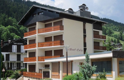 Les Gets Apartment | Cozy 1-BR Apartment for 4, South-Facing Balcony, Close to Shops and Lifts - Les Gets
