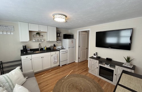 Old Orchard Beach Condo | Cozy 1 BR Condo Steps From The Beach