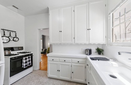 Beverly Grove Hotel | Cozy 1 BR Unit Near Rodeo Dr. w/W/D