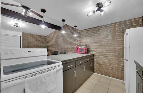 Edinburg Apartment | Cozy 1 BR @ UTRGV, Campus Living