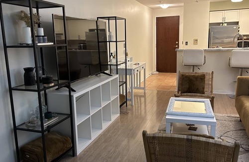 Central Erin Mills Condo | Cozy 1 BR with private balcony