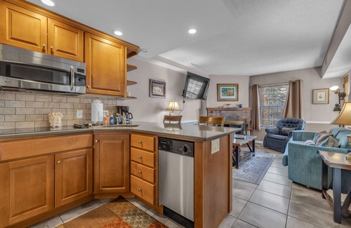 North Park City Condo | Cozy 1BDR w/Views - Free Parking, Near Bus Stop!