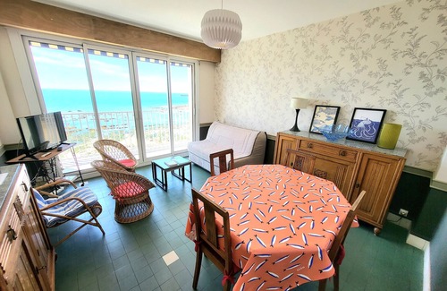 Les Sables d'Olonne Apartment | Cozy 1BR Apartment in Les Sables - Seafront, near beach & shops, balcony, pet friendly