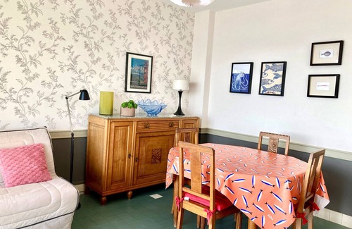 Les Sables d'Olonne Apartment | Cozy 1BR Apartment in Les Sables - Seafront, near beach & shops, balcony, pet friendly