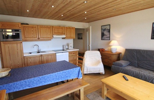 Jeux Apartment | Cozy 1BR Apartment for 6 with Balcony, Parking, and Ski-In/Ski-Out Access - L'Alpe d'Huez