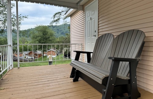 Pigeon Forge RV Rental | Cozy 1BR Cottage in Pigeon Forge