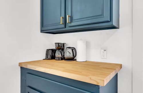 Woodlawn Lake Apartment | Cozy 1BR GuestHouse Apt Close to DT and Main Attractions
