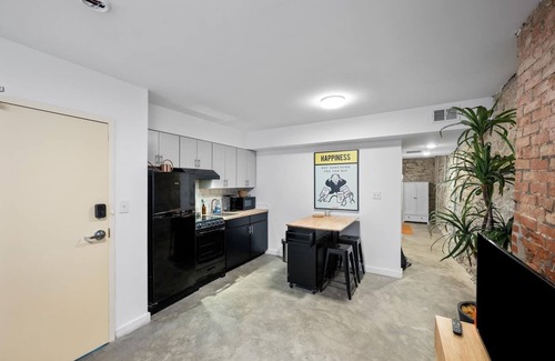 Over-the-Rhine Apartment | Cozy 1BR Near Findlay Market and UC, Rhinegeist