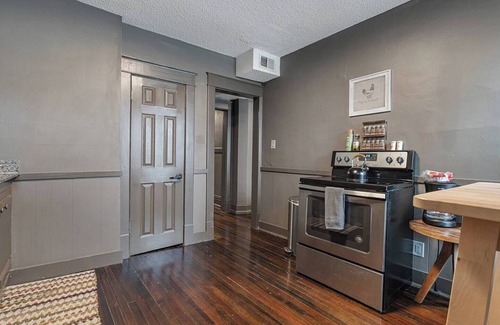 Kansas City Apartment | Cozy 1BR near KU Med, walkable