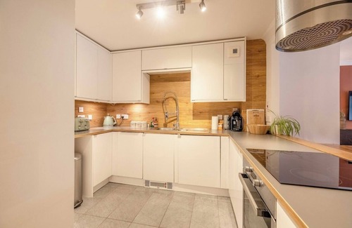 Ascot Apartment | Cozy 1BR Opposite Ascot Racecourse + Free Parking