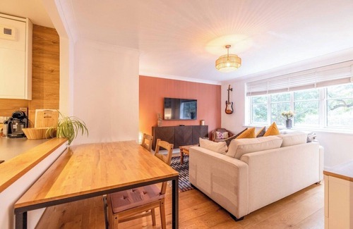 Ascot Apartment | Cozy 1BR Opposite Ascot Racecourse + Free Parking