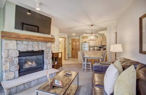 River Run Condo | Cozy 1BR River Run condo - walk to slopes, pool, hot tub & more!