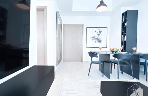 Jadaf Apartment | Cozy 1BR with Balcony & Views in Azizi Fawad