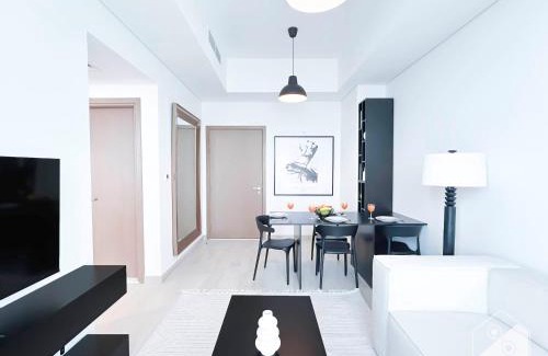 Jadaf Apartment | Cozy 1BR with Balcony & Views in Azizi Fawad