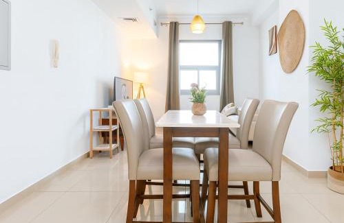 Madinat Zayed Apartment | Cozy 1BR with Sofa Bed Walk to JBR & Marina