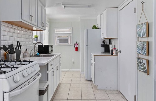 Wildwood Apartment | Cozy 1st Floor apt blocks from Beach/Boardwalk 1