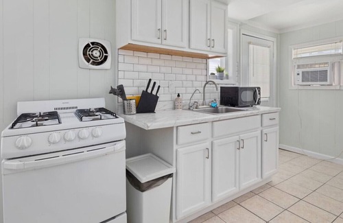 Wildwood Apartment | Cozy 1st Floor apt blocks from Beach/Boardwalk 1