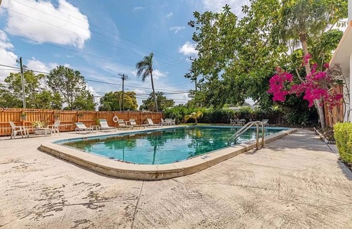 Clearwater Condo | COZY 2/2 FULLY FURNISHED CONDO 7 MIN TO CLEARWATER BEACHn-FOR HURRICANE IMPACTED