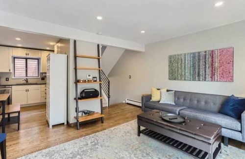 Lower Arapahoe House | Cozy 2 BDR Home in Boulder with Hot Tub