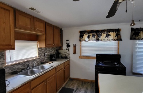 Oscoda Cabin | Cozy 2 BDRM Cabin in Oscoda, MI. Sleeps 6. Minutes from Lake Huron #4