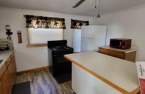 Oscoda Cabin | Cozy 2 BDRM Cabin in Oscoda, MI. Sleeps 6. Minutes from Lake Huron #4