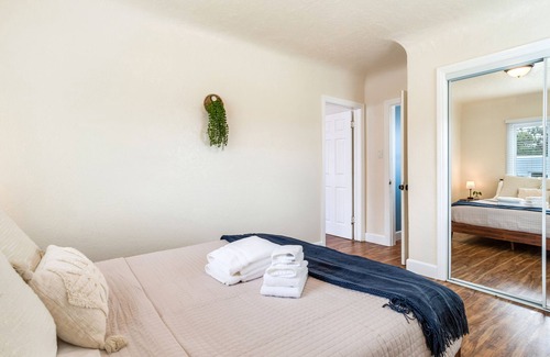 Harbor House | Cozy 2 BdRm Long Beach Casita - Sleeps 6