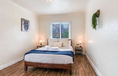 Harbor House | Cozy 2 BdRm Long Beach Casita - Sleeps 6