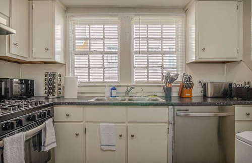 Columbus Apartment | Cozy 2-Bed Business Stay
