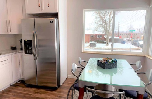 Berkley House | Cozy 2-Bed Upper Unit with King Beds & Smart TVs, easy access to Red Rocks/Mnts.