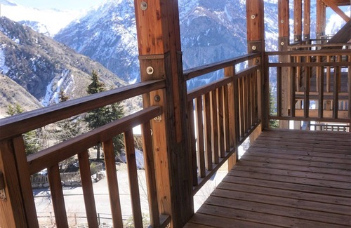 Orcieres-Merlette Apartment | Cozy 2-Bedroom Apartment for 6 in Orcières with Balcony, Parking, and Free Wi-Fi
