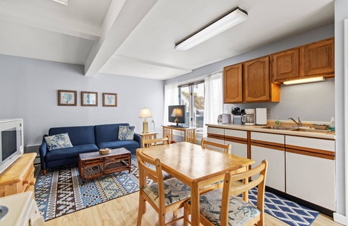 Old Orchard Beach Apartment | Cozy 2 bedroom with beach access!