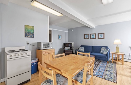 Old Orchard Beach Apartment | Cozy 2 bedroom with beach access!