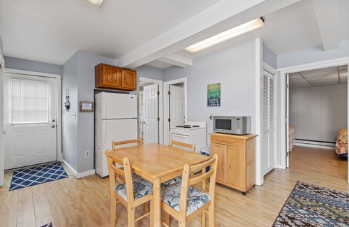 Old Orchard Beach Apartment | Cozy 2 bedroom with beach access!