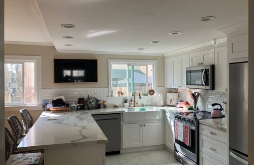 Hermosa Beach Condo | Cozy 2 Bedroom, 2.5 Bath Condo + Pool, 2 Parking Spots, Walking Distance 2 Beach